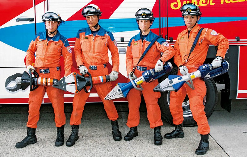 大型油圧救助器具は、ルーカス、ホルマトロの2メーカーを取り揃えた。