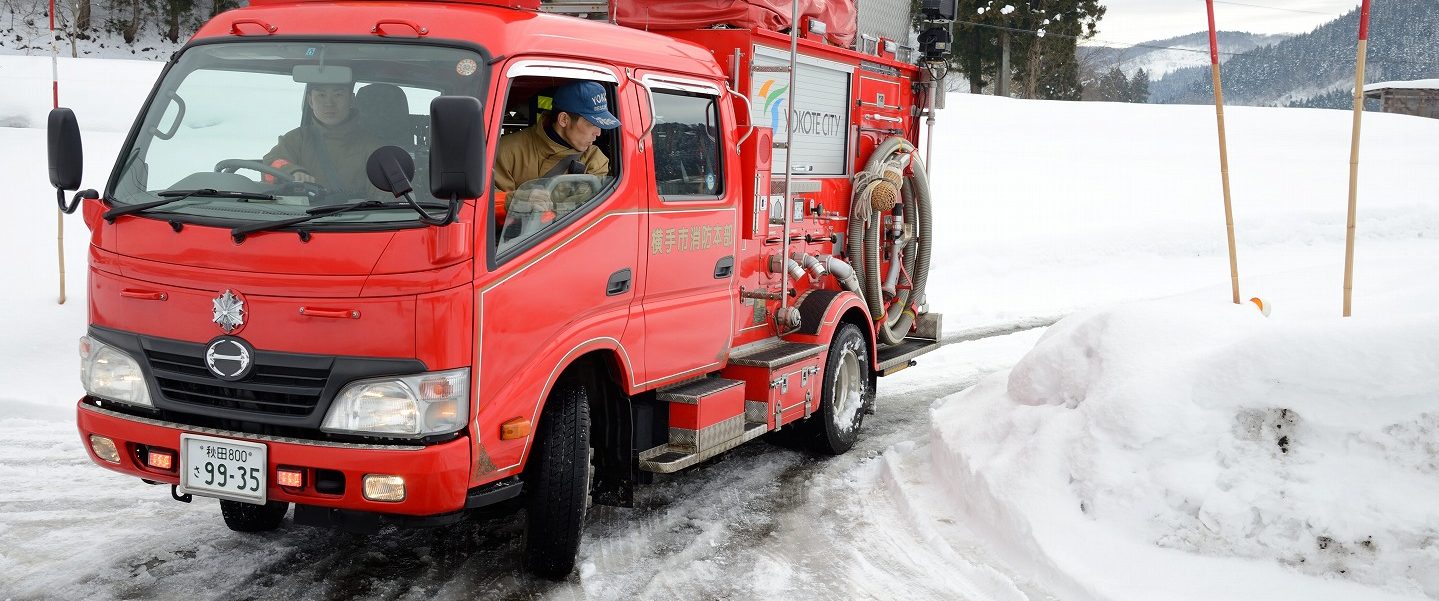 雪国消防の緊急走行テクニック「なるほど、雪氷路はそうして走るのか！」