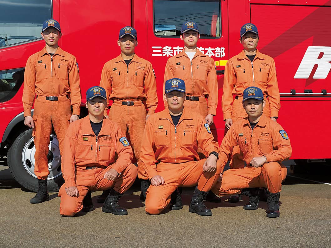 救助工作車Ⅱ型を運用する三条市消防本部三条市消防署の救助隊員。