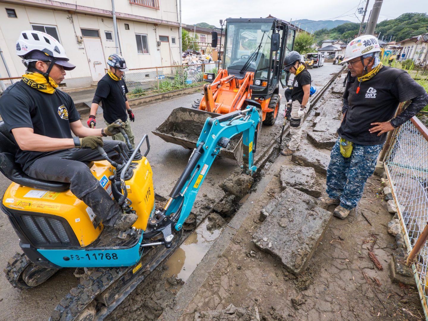 DRT JAPANのボランティア活動に密着<br>福島県いわき市内で土砂撤去