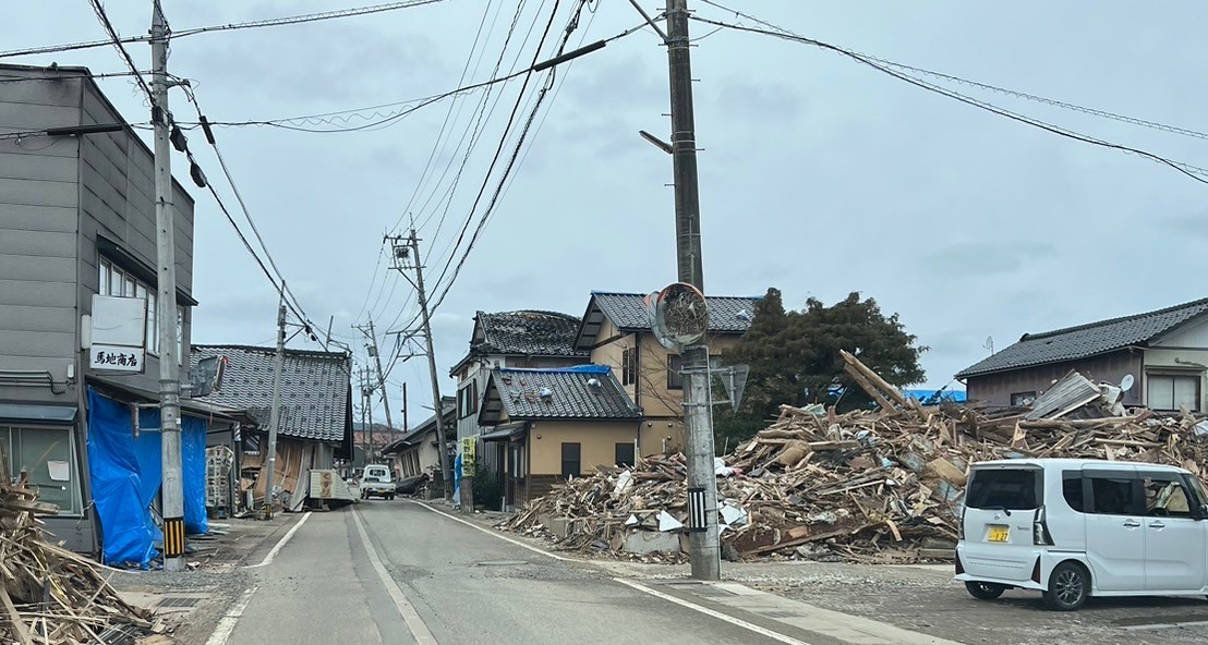 【令和6年能登半島地震】消防士自宅の隣家が倒壊、閉じ込められた住民の救出ドキュメント