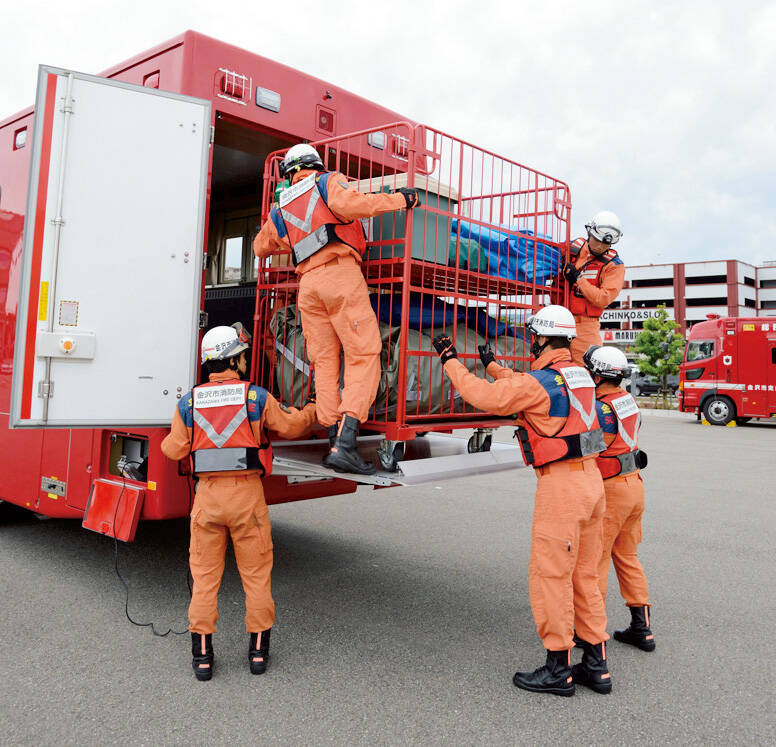 拠点機能形成車 金沢市消防局