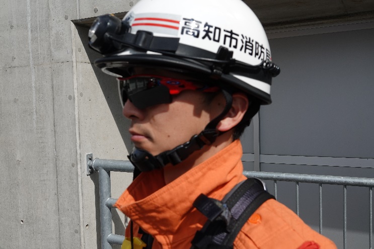 サングラス活用を開始 高知市消防局