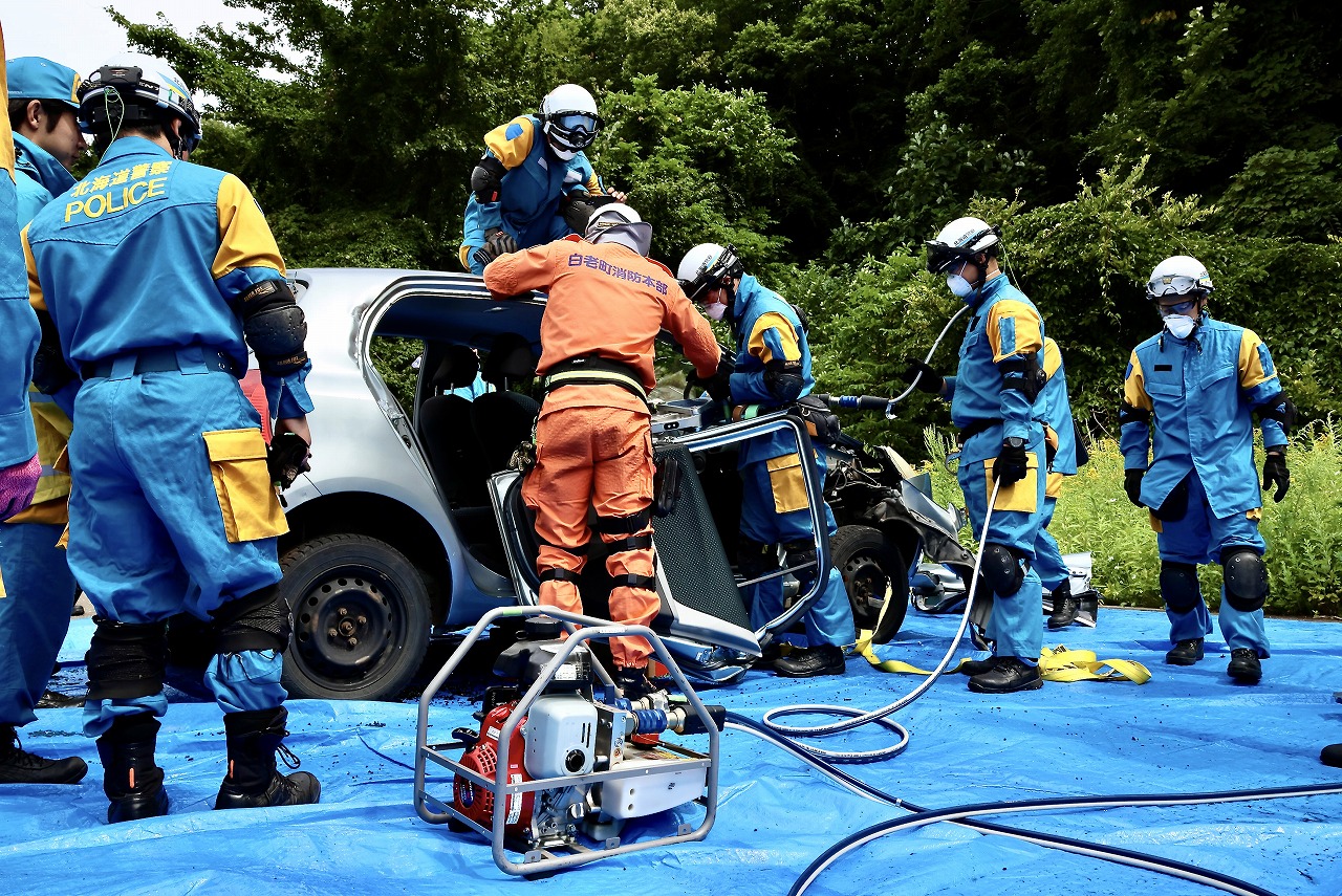 北海道警察 車両破壊救出訓練