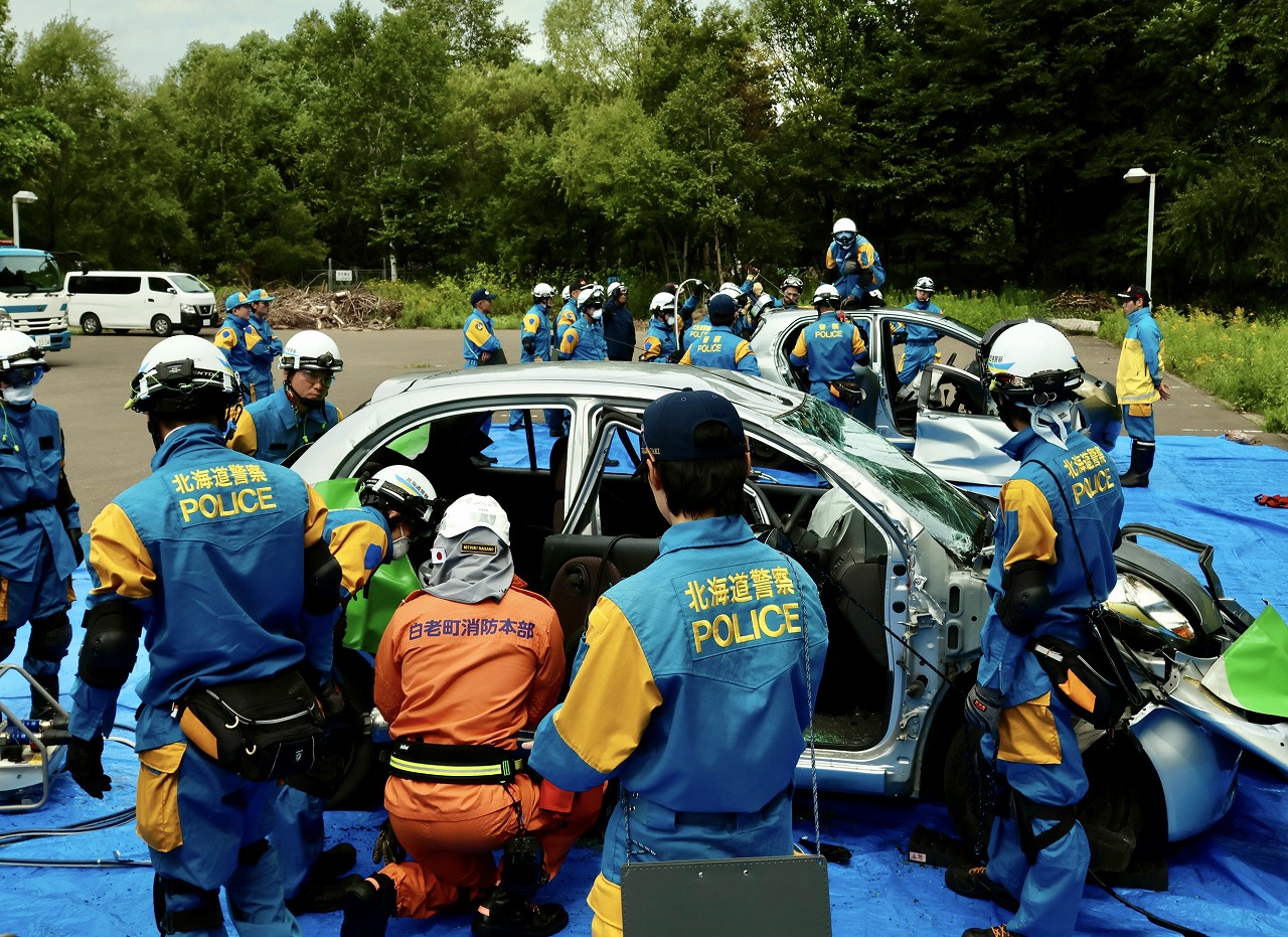 北海道警察 車両破壊救出訓練