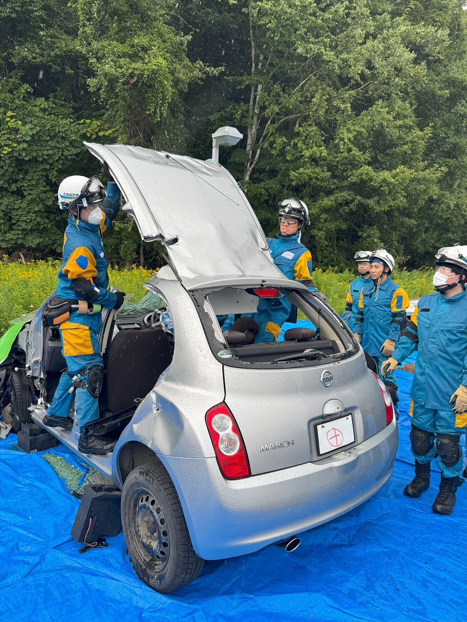 北海道警察 車両破壊救出訓練