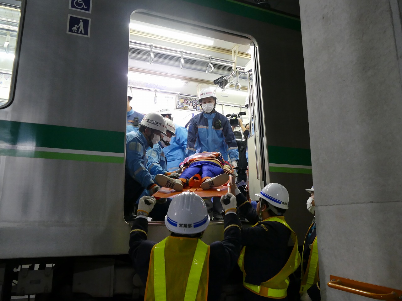 地震による鉄道車両脱線を想定 東京消防庁城東消防署